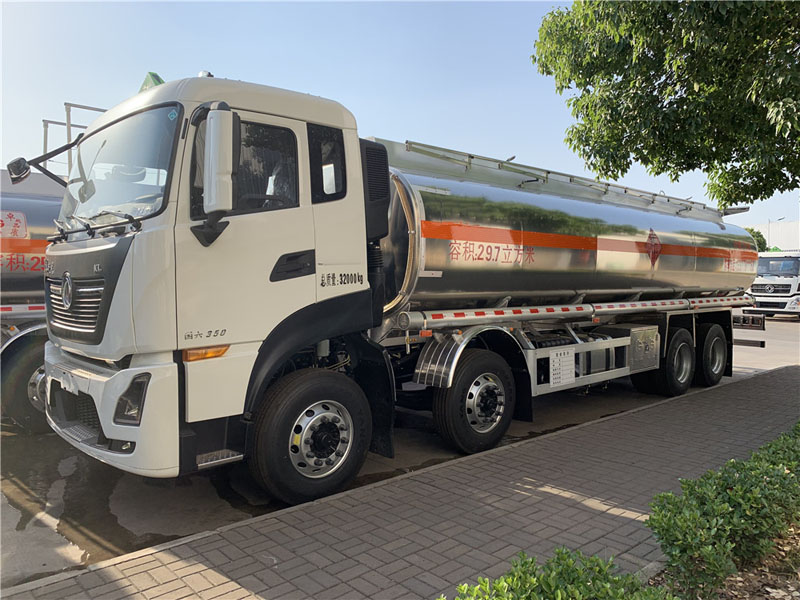 國(guó)六東風(fēng)天龍前四后八29.7方鋁合金運(yùn)油車(chē)20噸不超載