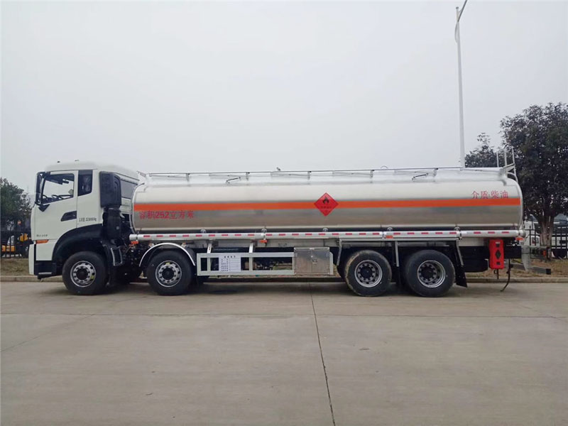 國(guó)六東風(fēng)天龍前四后八29.7方鋁合金運(yùn)油車20噸不超載圖片3