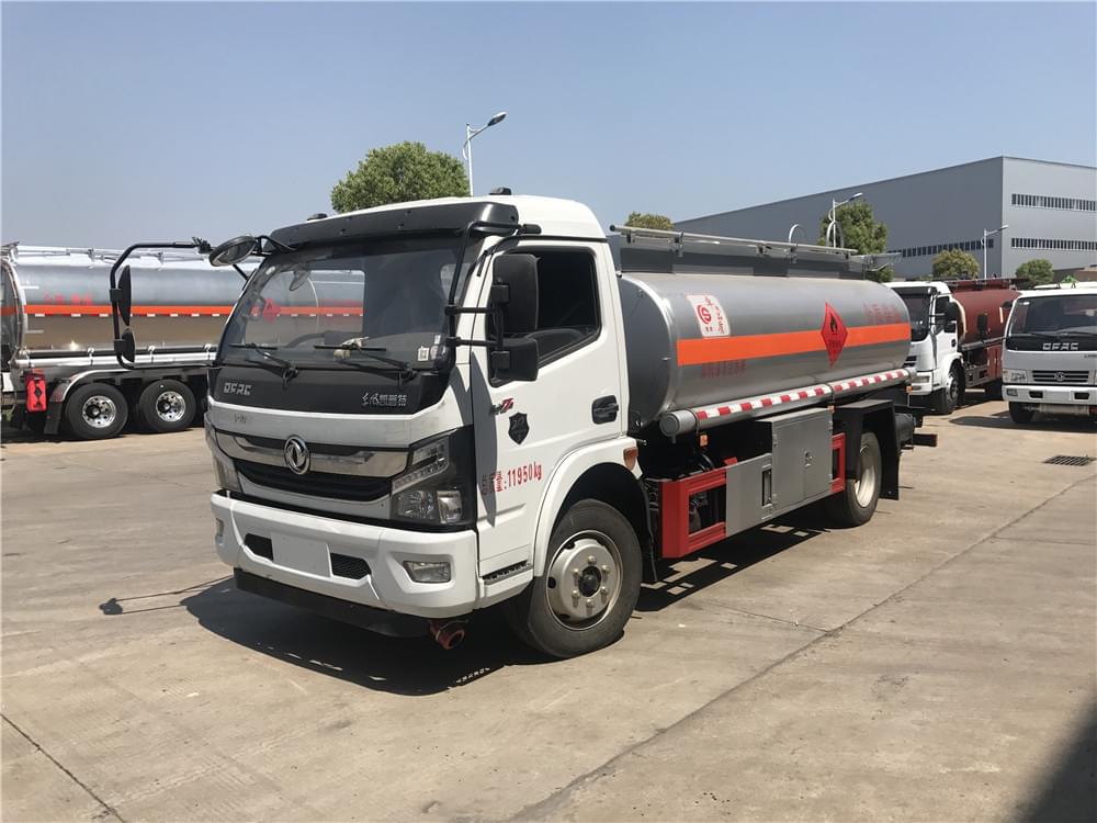 國(guó)六東風(fēng)凱普特8.5方油罐車(chē)