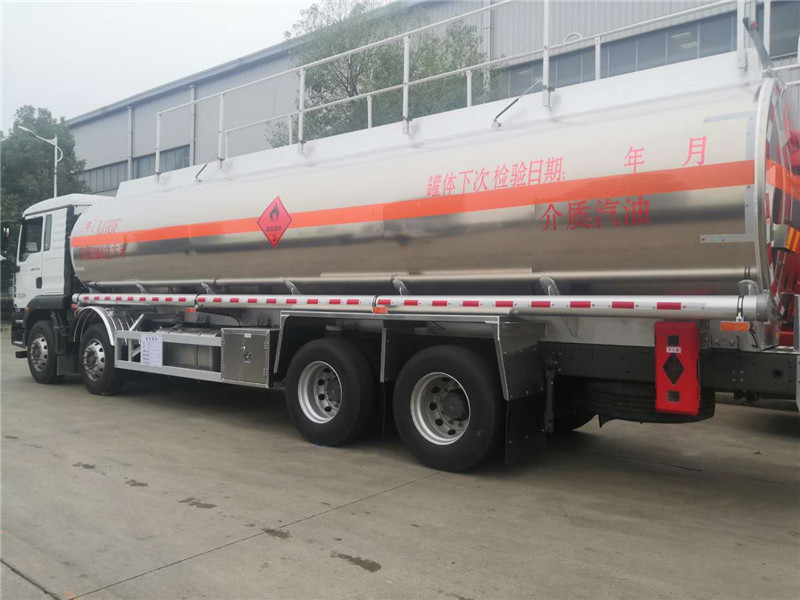 國六30.4方鋁合金油罐車-31方油罐車可裝26噸圖片4
