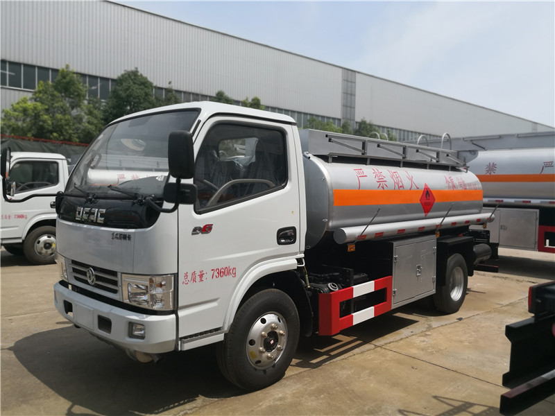 東風(fēng)小多利卡4.5方國(guó)六加油車(chē)